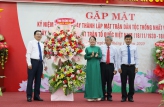 Bí thư Tỉnh ủy - Chủ tịch UBND tỉnh Hồ Quốc Dũng trao lẵng hoa chúc mừng  kỳ niệm 90 năm Ngày truyền thống MTTQ Việt Nam