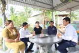 Lãnh đạo Ủy ban MTTQ Việt Nam tỉnh thăm hỏi, trao kinh phí hỗ trợ ngư dân bị thiệt hại do cháy tàu cá