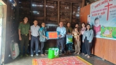 Gia Lai: Tặng quà các gia đình khó khăn trên địa bàn xã Ia Băng và xã Ia Hrung