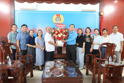Lãnh đạo Ủy ban MTTQ Việt Nam tỉnh thăm, chúc mừng Liên đoàn Lao động tỉnh nhân kỷ niệm 97 năm Ngày thành lập Công đoàn Việt Nam