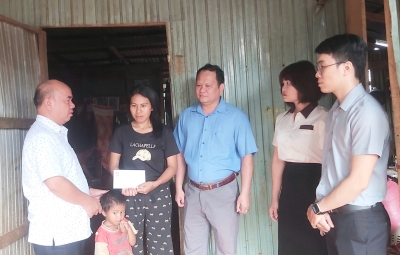 Hỗ trợ 5 triệu đồng cho gia đình chiến sĩ Kpă Thiêp bị tử vong do điện giật
