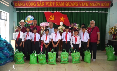 Gia Lai: Trao 150 suất quà, tiếp sức học sinh vùng khó đến trường