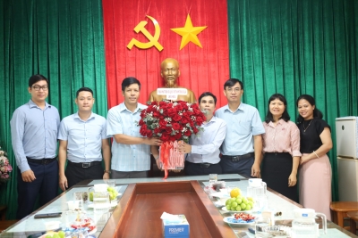 Lãnh đạo Ủy ban MTTQ Việt Nam tỉnh thăm, chúc mừng Hội Nông dân tỉnh nhân kỷ niệm 96 năm Ngày thành lập Hội Nông dân Việt Nam