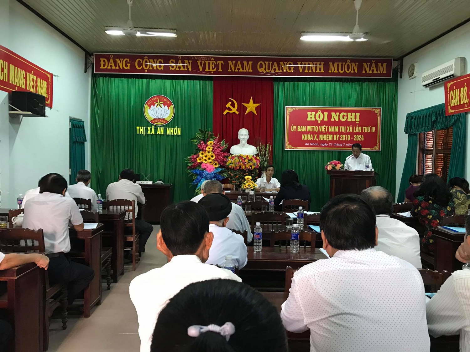 anh quang canh hoi nghi