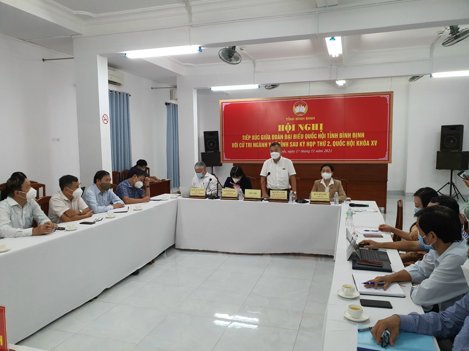 Đại biểu Quốc hội Nguyễn Lân HIếu tiếp thu ý kiến của cử tri tại Hội gnhij tiếp xúc