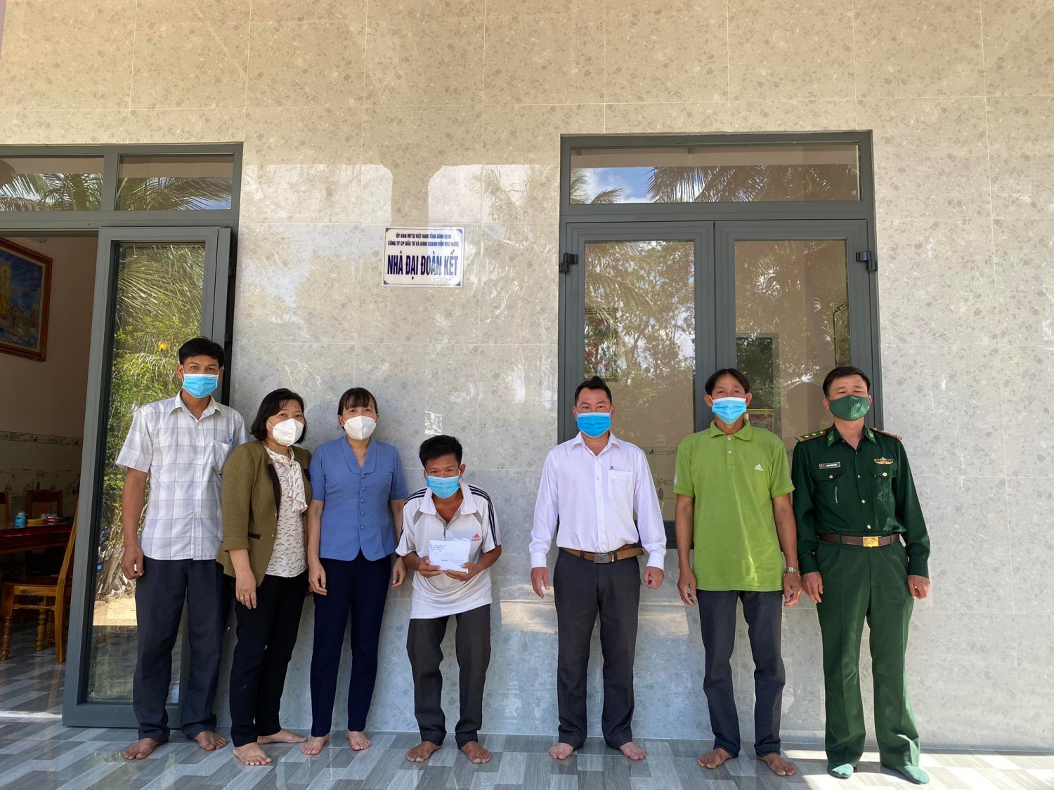 Ban Thường trực Ủy ban MTTQ Việt Nam huyện nghiệm thu nhà Đại đoàn kết tjai xã Mỹ Thắng