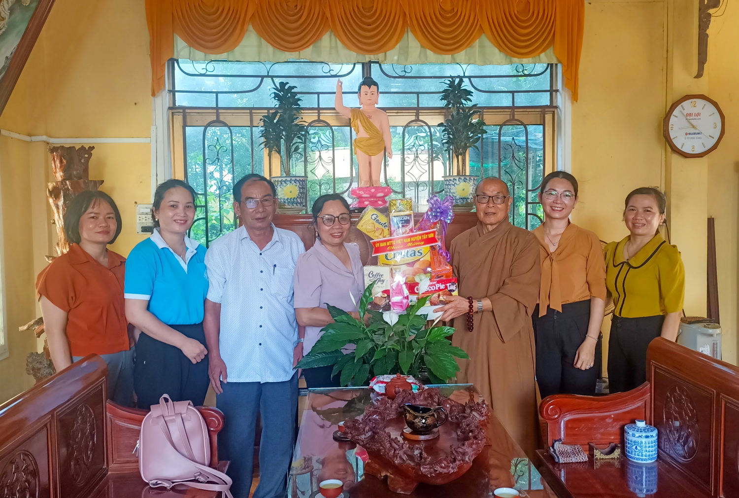 Thăm, chúc mừng Hòa thượng Thích Như Quang, trụ trì chùa Đại Quang, xã Tây Phú, huyện Tậy Sơn