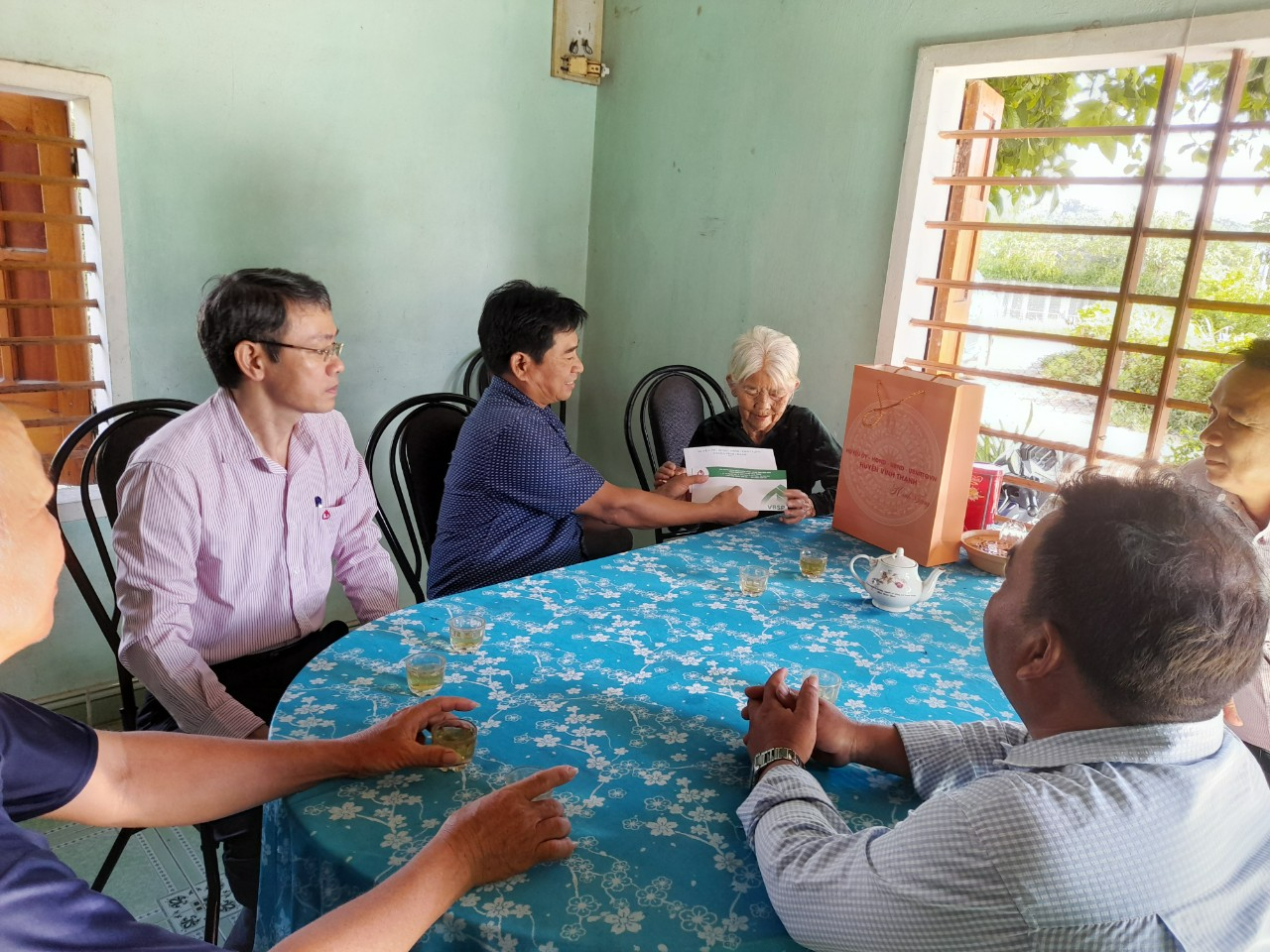 anh tang qua me phan thi hung