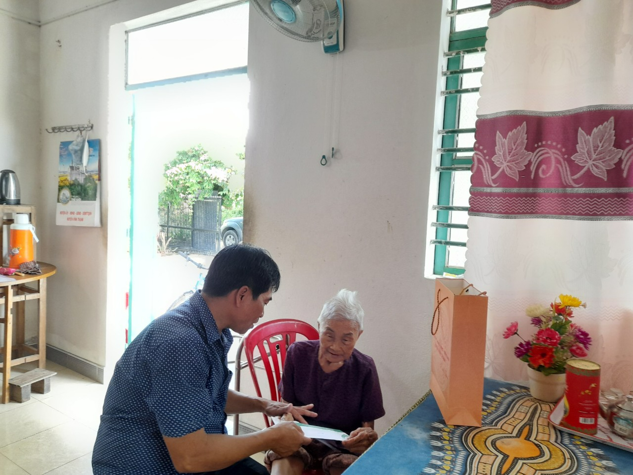 anh tang qua me tran thi lap