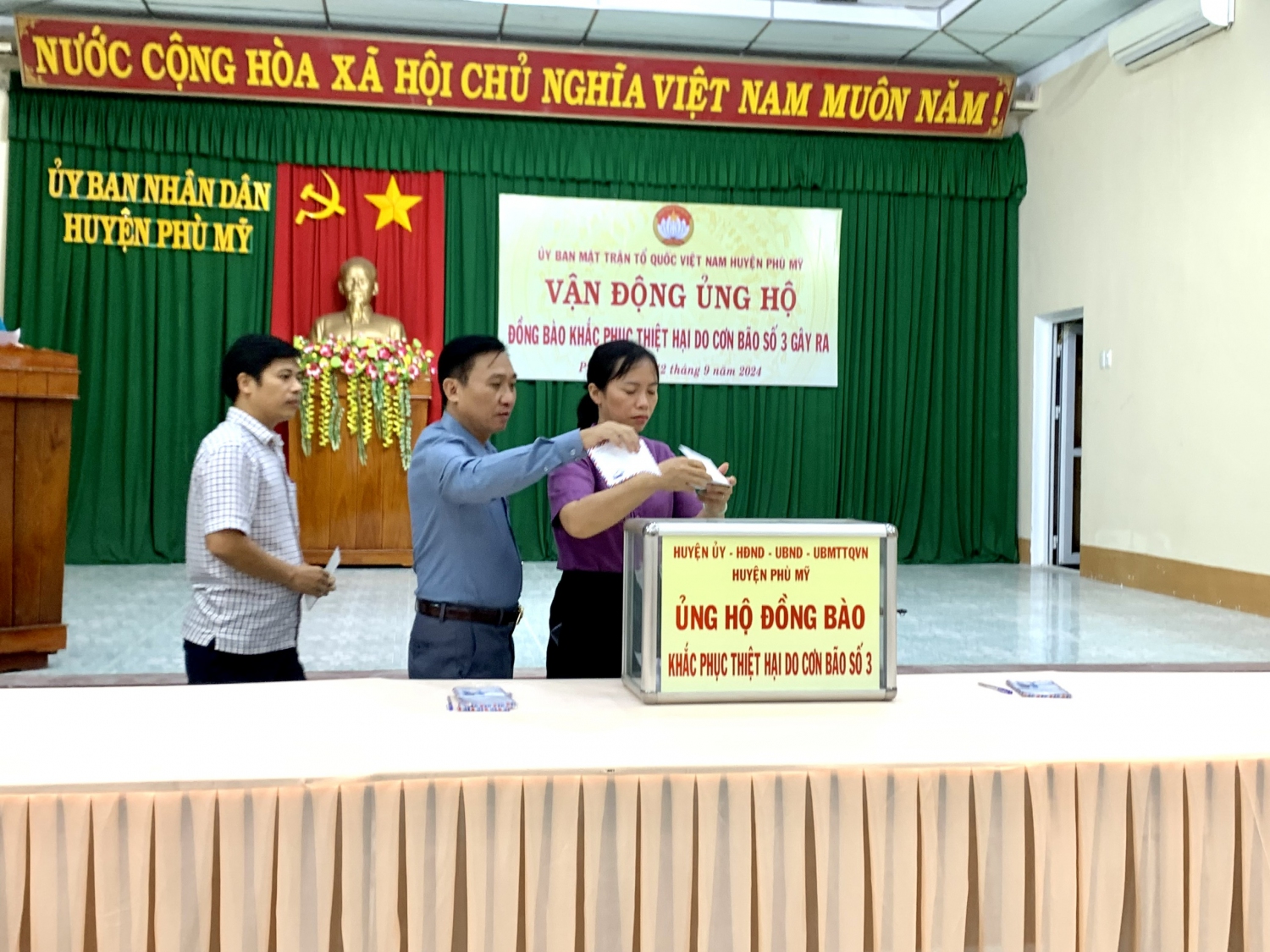 toan the can bo cong chuc vien chuc chien sy luc luong vu trang nguoi lao dong trong cac co quan don vi doanh nghiep cac to chuc ton giao tren dia ban huyen