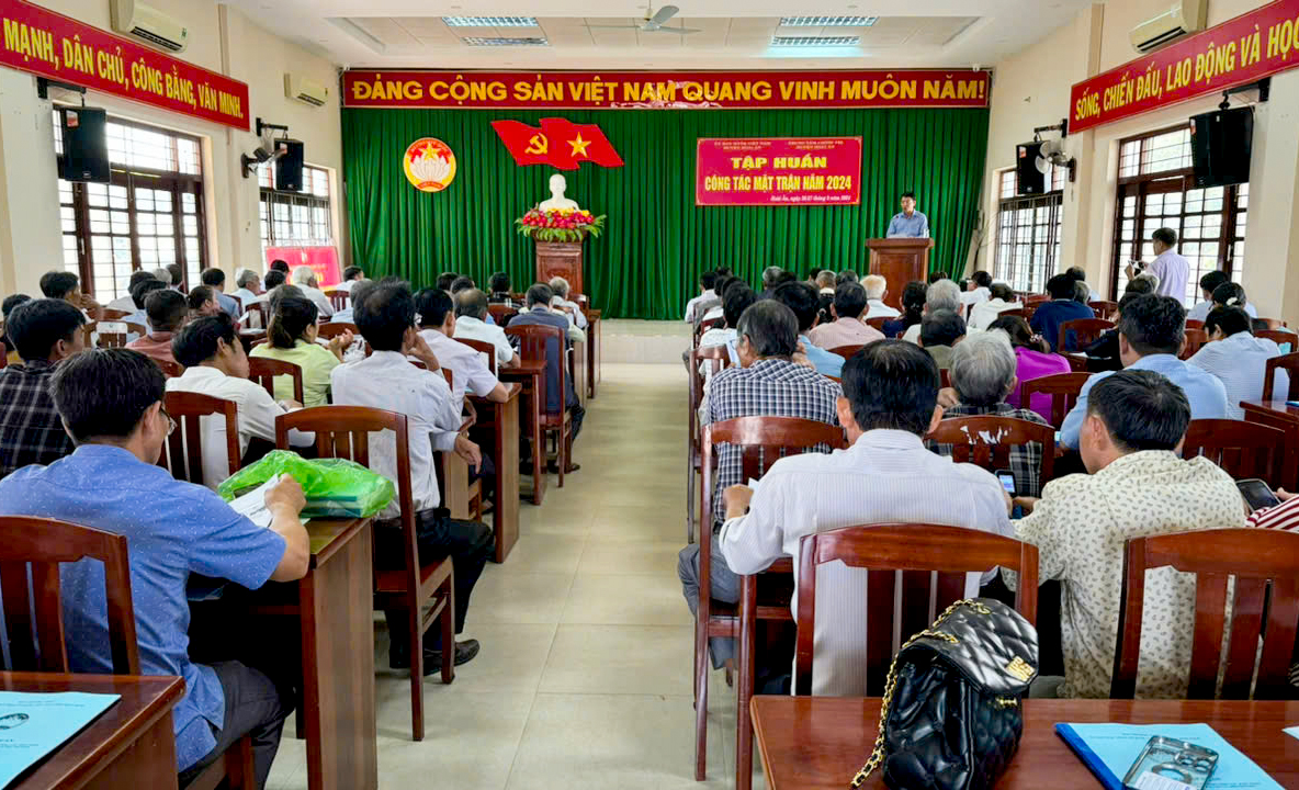 Quang cảnh lớp tập huấn công tác Mặt trận