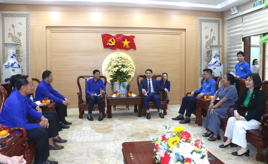 Phó Bí thư Tỉnh ủy Nguyễn Ngọc Lương tiếp xã giao Đoàn công tác của Đoàn Thanh niên Nhân dân Cách mạng tỉnh Champasak