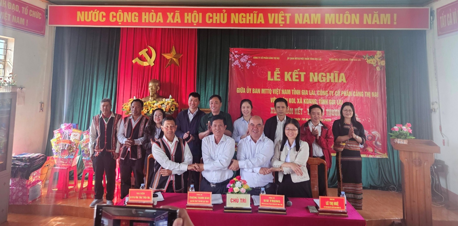 Ủy ban MTTQ Việt Nam tỉnh phối hợp tổ chức kết nghĩa với làng Kol và làng Kồ, xã KDang