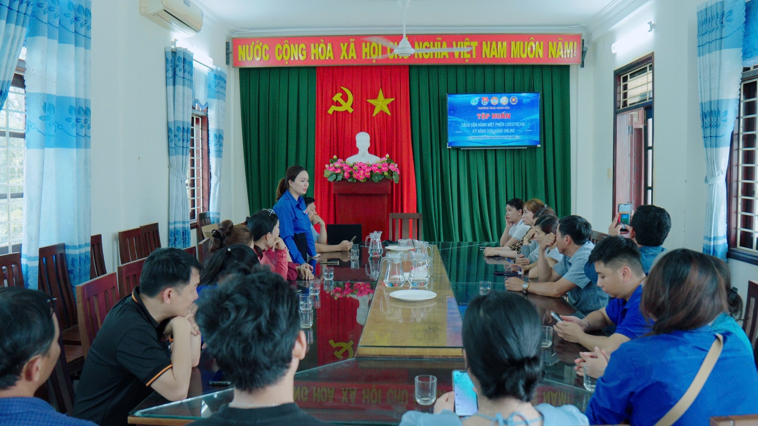 Phường Hoài Nhơn Bắc: Tập huấn kỹ năng Livestream và bán hàng online cho cán bộ, hội viên và Nhân dân