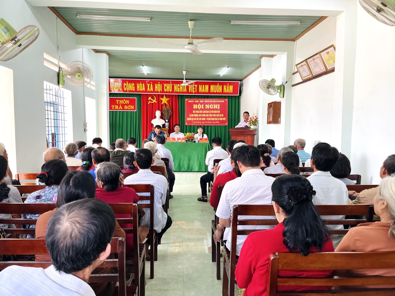 Xã Bình Hiệp: Hội nghị đối thoại giữa lãnh đạo xã và Nhân dân bị ảnh hưởng giải phóng mặt bằng thực hiện dự án đường bộ cao tốc Quy Nhơn - Pleiku đoạn qua xã Bình Hiệp