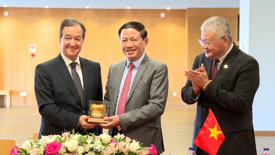 Chủ tịch UBND tỉnh Phạm Anh Tuấn làm việc với Hội Hữu nghị Bồ Đào Nha - Việt Nam