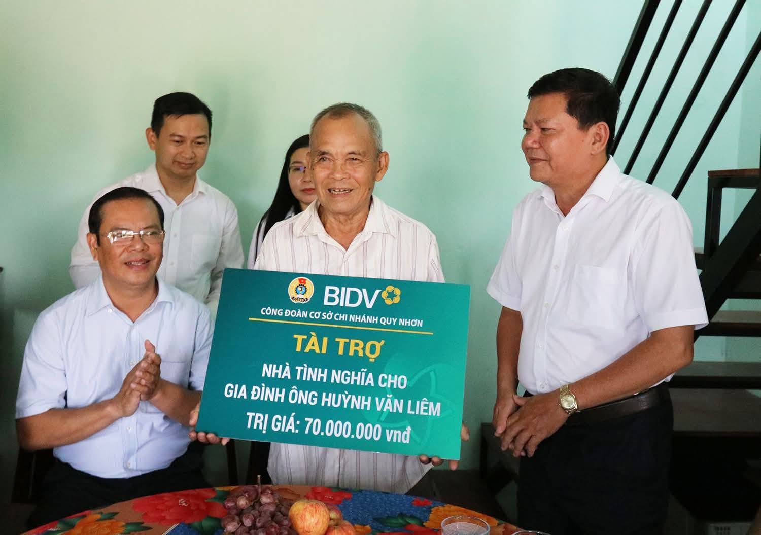 Phường Quy Nhơn Bắc: Bàn giao nhà tình nghĩa cho gia đình thân nhân liệt sĩ